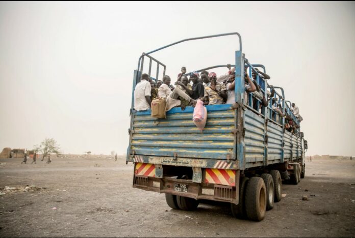 Refugees are taken in trucks from Joda, on the Sudanese border, to Renk, in South Sudan. © 2024 Sipa via AP Images